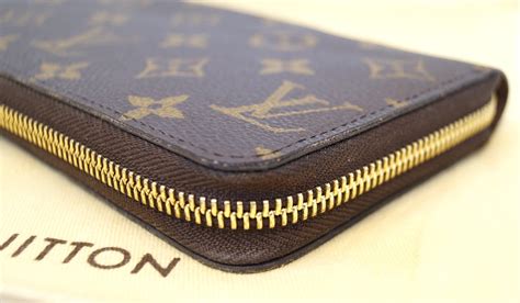 louis vuitton wallet canvas.